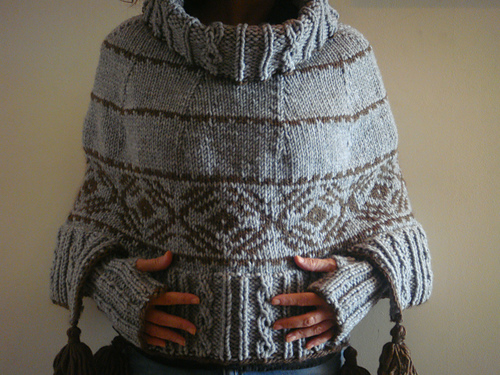 Mønsterstrikket poncho