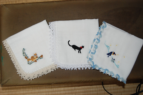 アンティーク 奇跡の極細糸刺繍 極小盛上げスカラップ 美しいウェディングハンカチ アンティーク 奇跡の極細糸刺繍 極小盛上げスカラップ 美しい