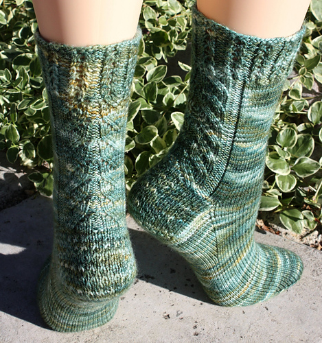 Cascading Leaves Socks v2.0