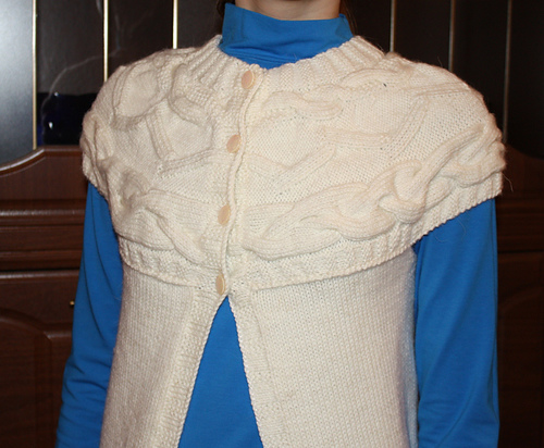137 - Round-Yoke Vest