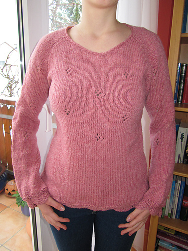 # 06 Pulli mit Ajourspitzenbordüre