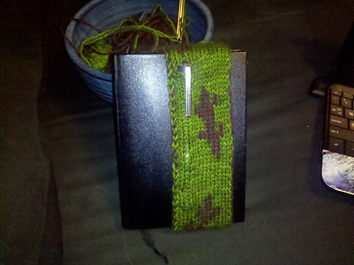 Double Knit Oak Leaf Book Band with Pen Holder