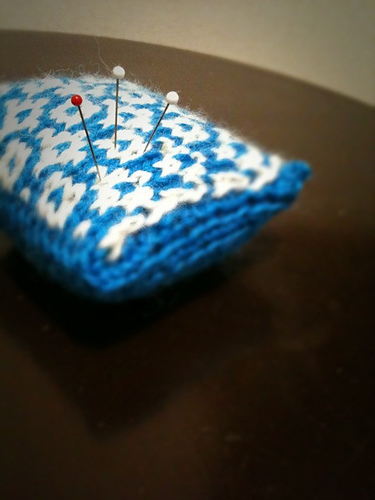 p.29 Geometric pincushion(幾何学模様のピンクッション)