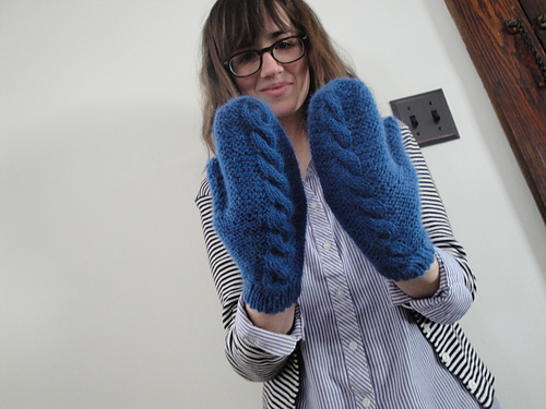 Cabled Mittens