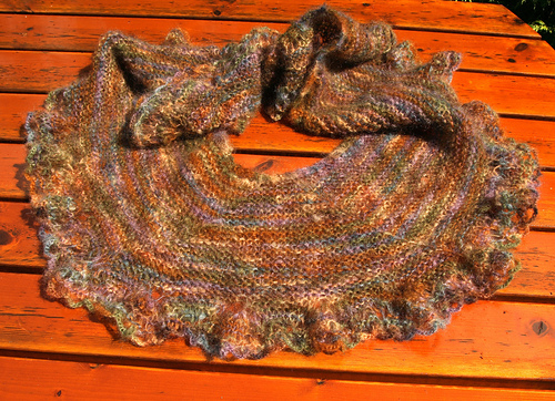 Ravelry: Darling Darling Stay With Me Shawlette pattern by Mona Mono