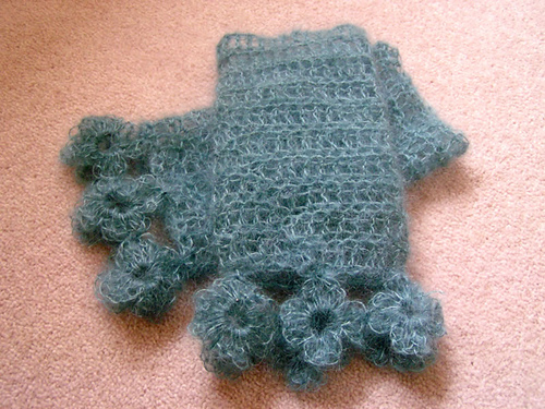 Rowan Kidsilk Gauntlet