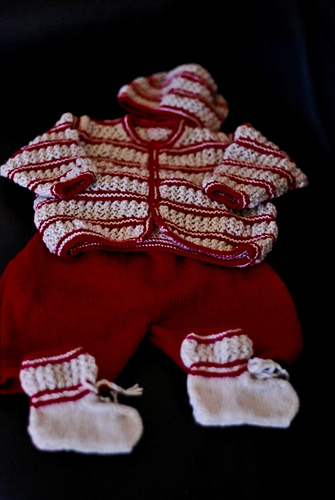 Baby's Cardigan, Hat and Bootees with lacy panels and garter st stripes - Design 12
