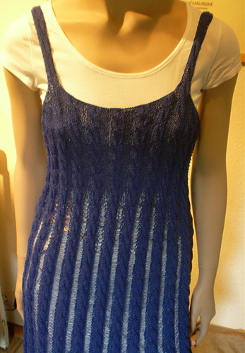 # 17 Minikleid mit Durchblick