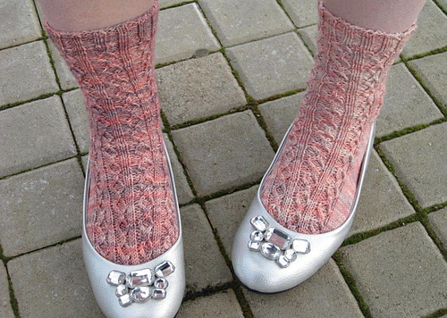 Twisted Cables - The Glinda Sock