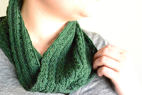 Tiny Cables Cowl
