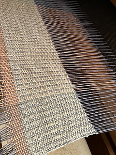 Tabby hem and pebble weave with cotton slub (flake cotton?) weft.