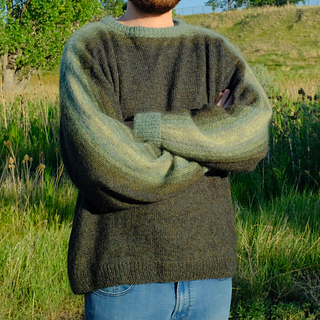 Masculine fit size XL. Wearer is 6'2" with 38" chest.