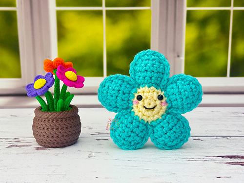Tiny Daisy Kawaii Cuddler®