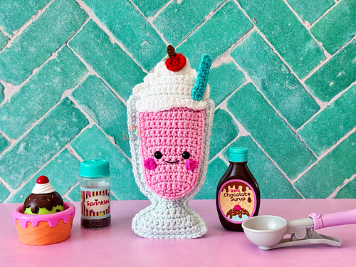Mini Milkshake Kawaii Cuddler®