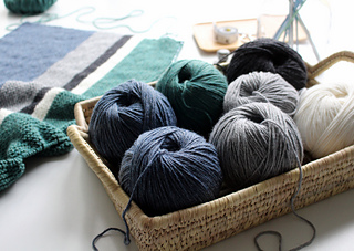 I used Berroco Vintage Worsted in Twilight, Smoke, Charcoal, Mochi & Jalapeno.