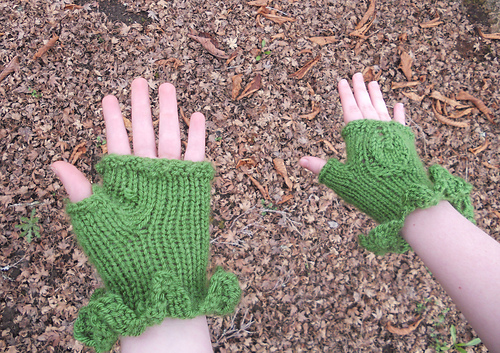 Peasblossom: Fairy Fingerless Gloves photo 2