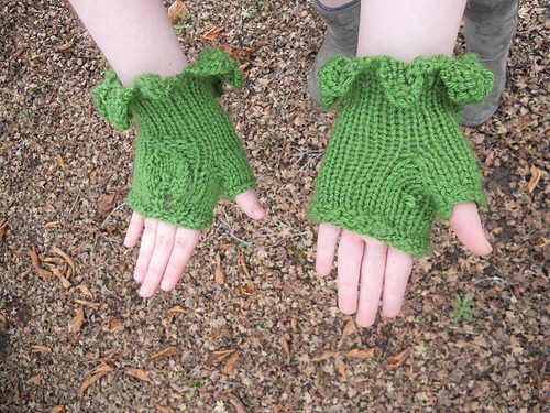 Peasblossom: Fairy Fingerless Gloves photo 3