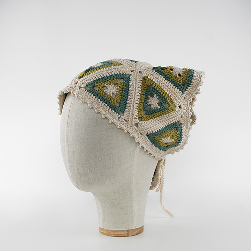 Ravelry Granny Triangle Kerchief pattern by Agata Zwolinska