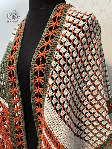 Down the rabbit hole shawl photo 3