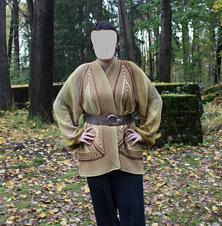 Modell's measures: chest 98 cm (39''), height 176 cm (5' 9''), ease 45 cm (18'')