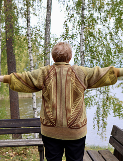 Modell's measures: chest 125 cm (50''), height 174 cm (5'9'')