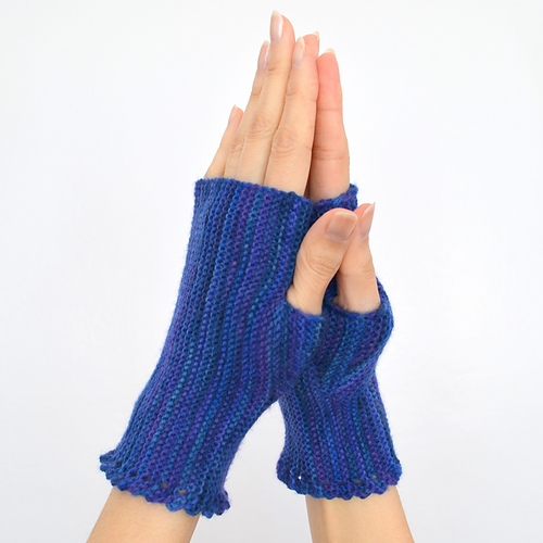 Ravelry Fingerless Gloves on Straight Needles pattern by Natalia Gilmore