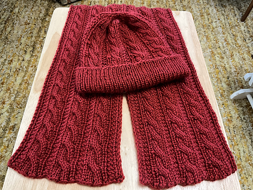 Reversible Cable and Garter Scarf and Hat photo 1
