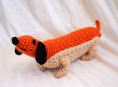 Weenie pølsehund fra Oswald Octopus amigurumi - Allison Hoffman