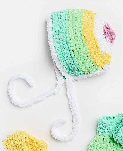 Afternoon Stroll Baby's Bonnet and Booties photo 2