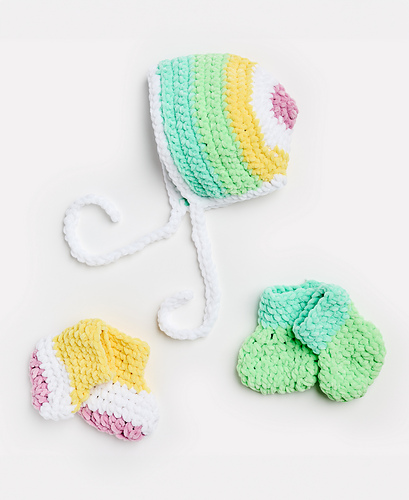 Afternoon Stroll Baby's Bonnet and Booties photo 1