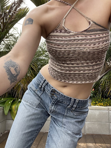 Nøkkelhull Halterneck-Topp - Anna Elizabeth Anderson