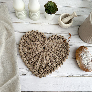Ravelry: FREJDIS Heart Trivet pattern by Malin Fredriksson