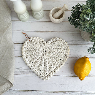 Ravelry: FREJDIS Heart Trivet pattern by Malin Fredriksson