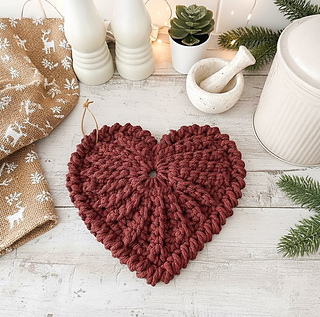 Ravelry: FREJDIS Heart Trivet pattern by Malin Fredriksson