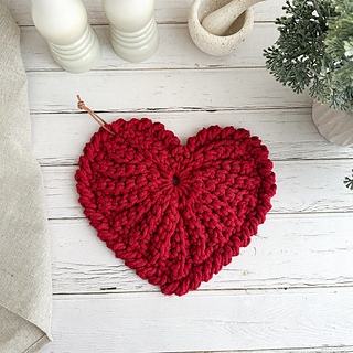 Ravelry: FREJDIS Heart Trivet pattern by Malin Fredriksson