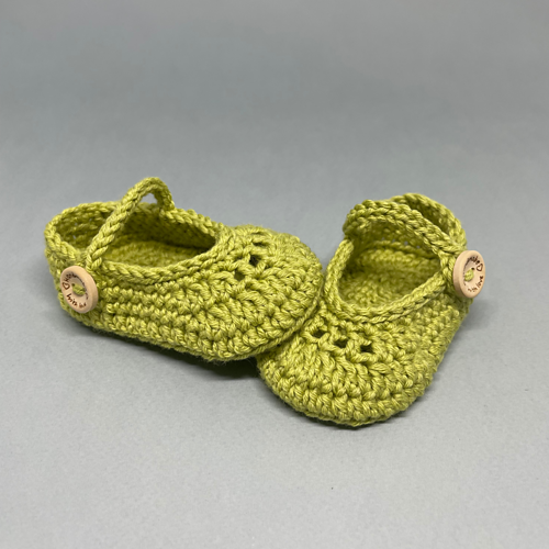 Ravelry Mary Jane baby shoes pattern by Anna Ushakova