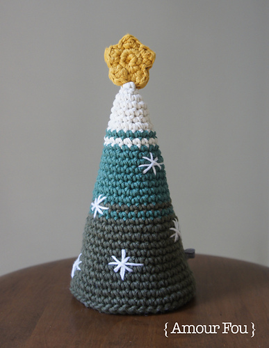Christmas Tree crochet pattern by Amour Fou Crochet