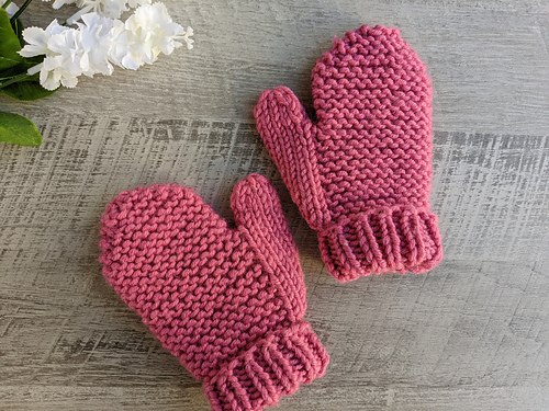 Ravelry: Child Mittens pattern by Annanitato Lolo