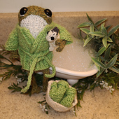 Froggy made with sport yarn/  US2 needles.
Woodland Spa Set made with Waxwing's Cèdre and US 2 needles