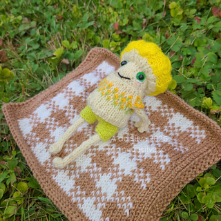 Micah the mushroom is wearing Froggy’s Linen Shorts, and the top from the Seed Stitch Overalls Set with some custom colorwork.
Blanket is from the Bedtime Essentials Set