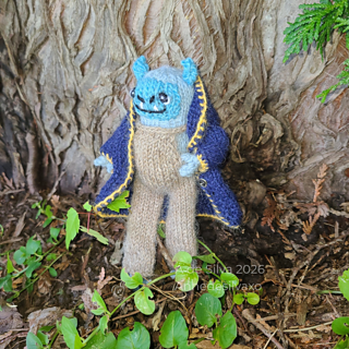 This little guy is made with Waxwing Yarn "Cèdre" using 2.75mm needles