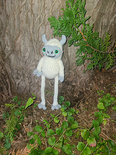 Yeti is made with Lionbrand "wool-ease" in cream and thrush using 3.5mm needles
