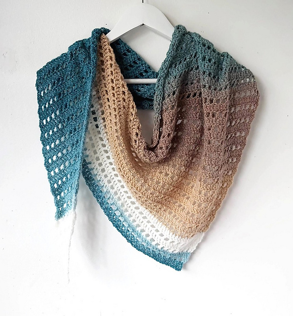 Ravelry Easy Cake Yarn Shawl pattern by Carmen Heffernan