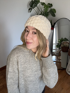 Honey & Salt Hat (sample 2) knit in Drops Nepal 0100