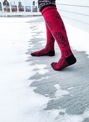 Ravelry: Pushing Roses pattern by Artesanitarium Designs