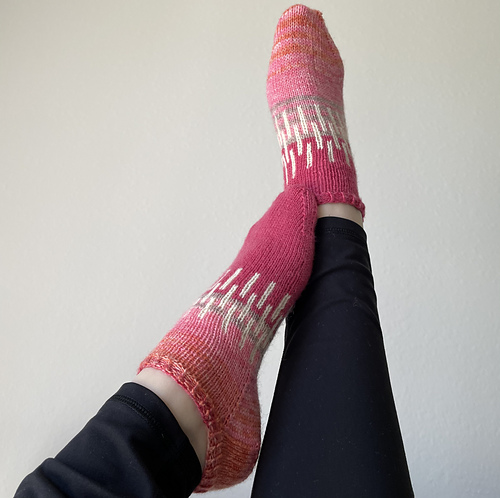 Ravelry: Zoomer Socks pattern by Jillian Greenspan