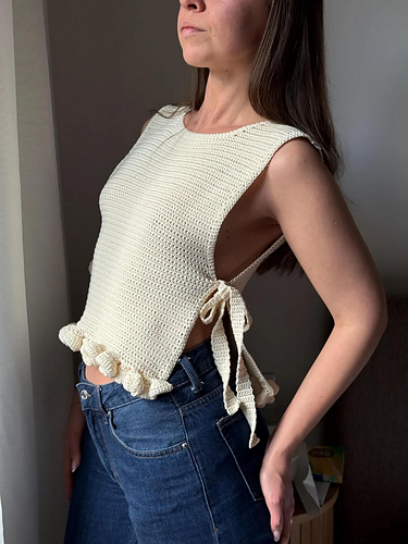Avelia Ruffle Top