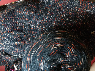 Bobbel und Strickbild dazu
yarn cake from Dani's Bobbel-Kabinett and a knitting piece 