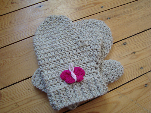 Mum's Mittens by Badschnoodles