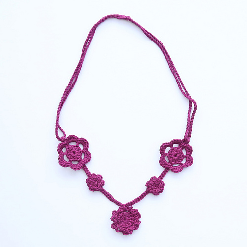 Green Plarn Necklace photo 2